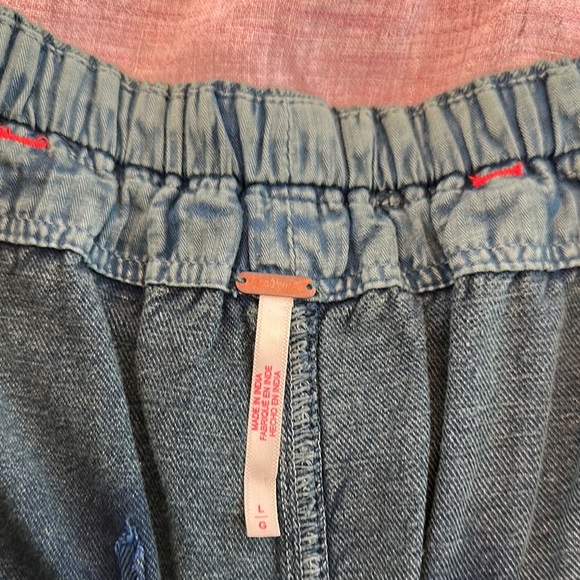 Free People Green Embroidered Cargo Shorts - Picture 2 of 4